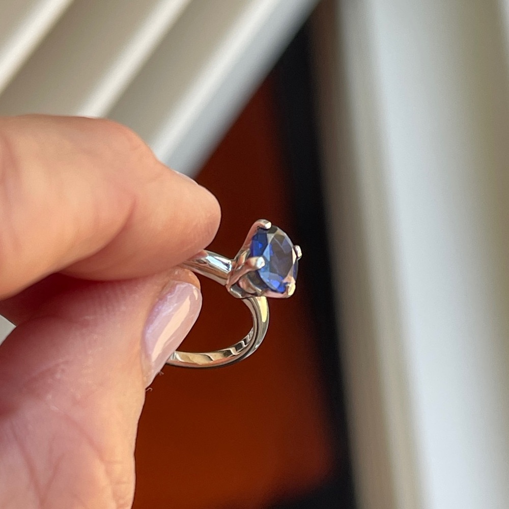 18k White Gold Oval Sapphire Solitaire Ring